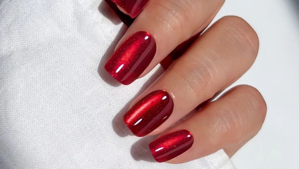 Tendencias Navideñas 2025 y lo que se viene en 2026 en el mundo del Nail Art, según MOMO BEAUTY LAB